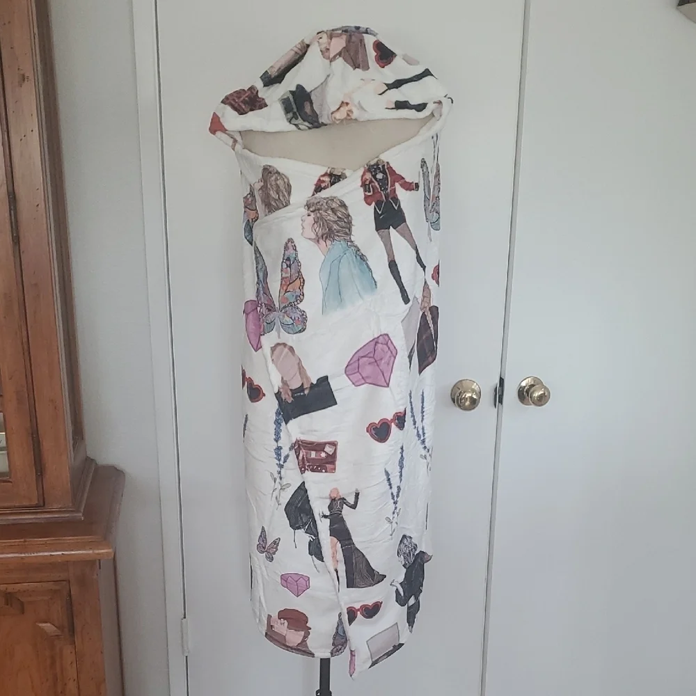 Taylor Swift Artistic Print Blanket - Multicolor